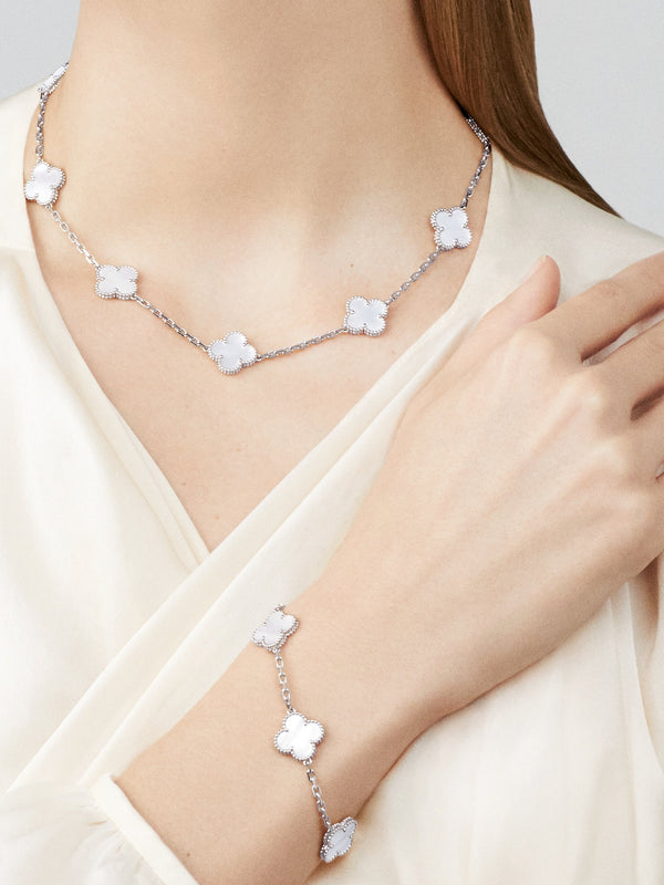 Bracelet Magic Alhambra, 5 motifs, or blanc 18 carats, nacre