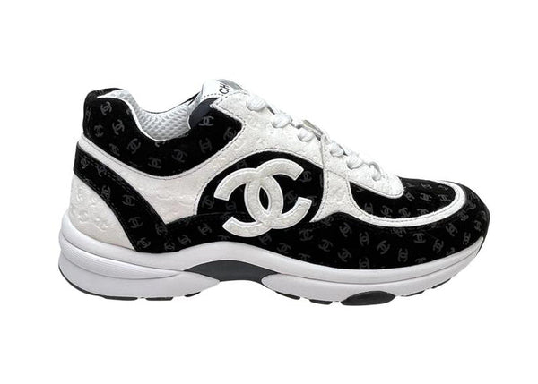 Chanel CC Logo Embossé Noir Blanc Daim