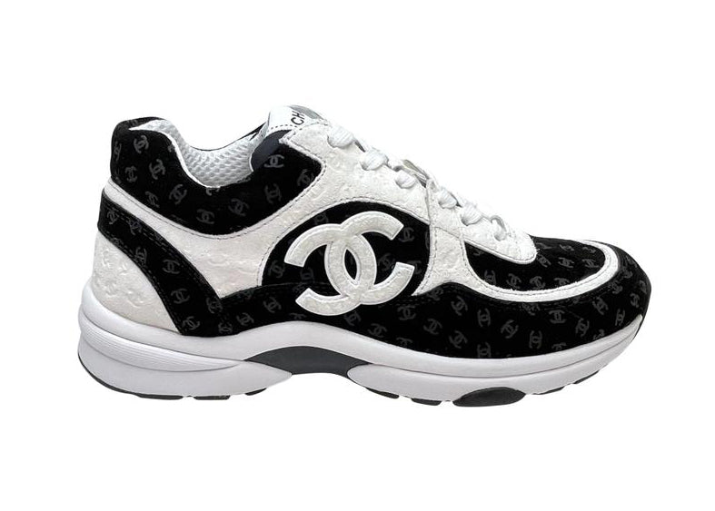 Chanel CC Logo Embossé Noir Blanc Daim