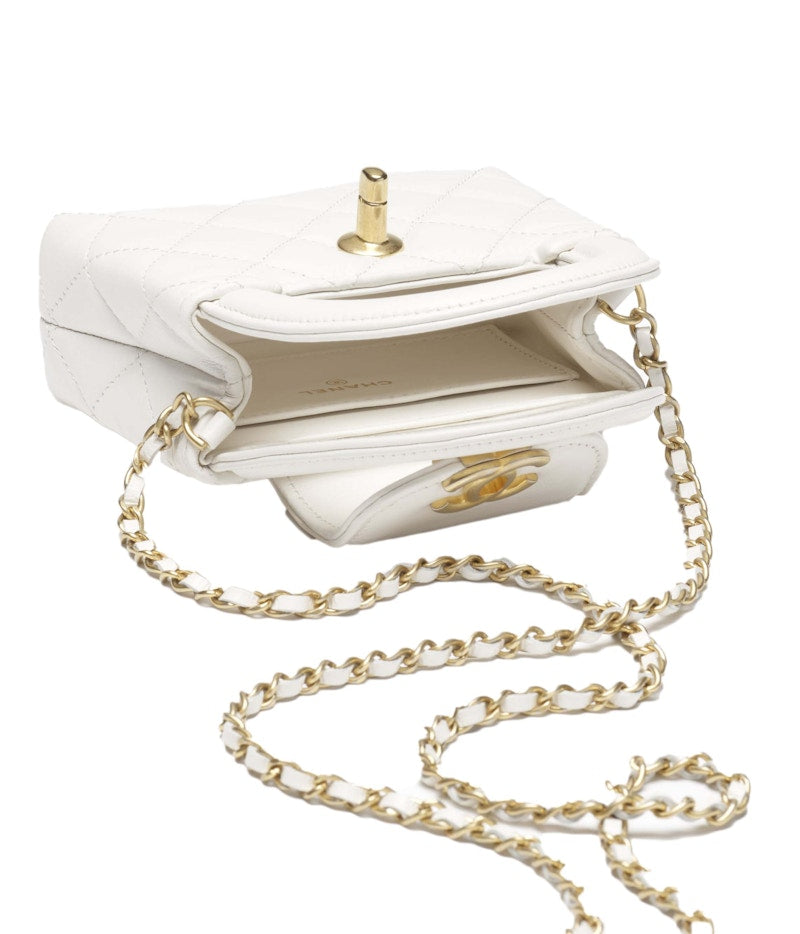 Pochette Chanel Kelly avec chaîne Micro 23K en cuir de veau vieilli brillant blanc