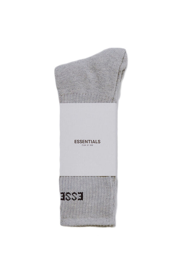 Chaussettes ras du cou Fear of God Essentials avec logo sur le devant, gris clair 