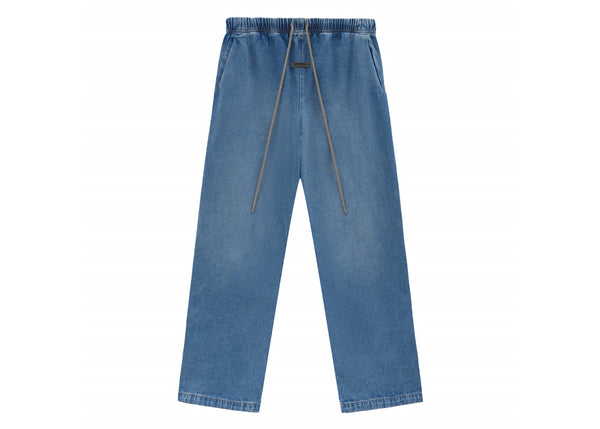 Pantalon de détente en denim Fear of God Essentials Core Collection, délavage moyen