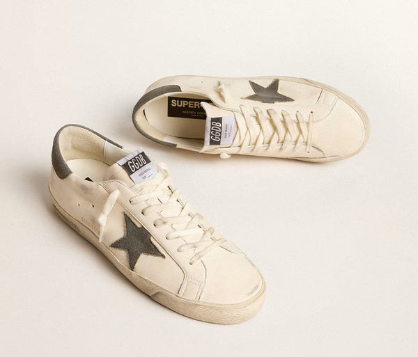 Golden Goose Super-Star en cuir nappa avec étoile et talon en daim gris
