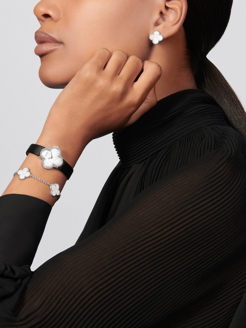 Bracelet Magic Alhambra, 5 motifs, or blanc 18 carats, nacre