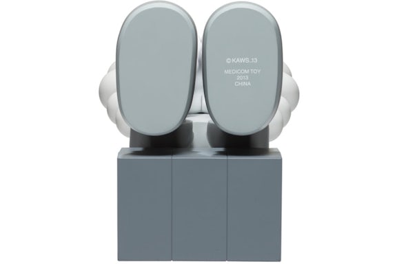 Figurine en vinyle KAWS Passing Through Companion (2013) Gris