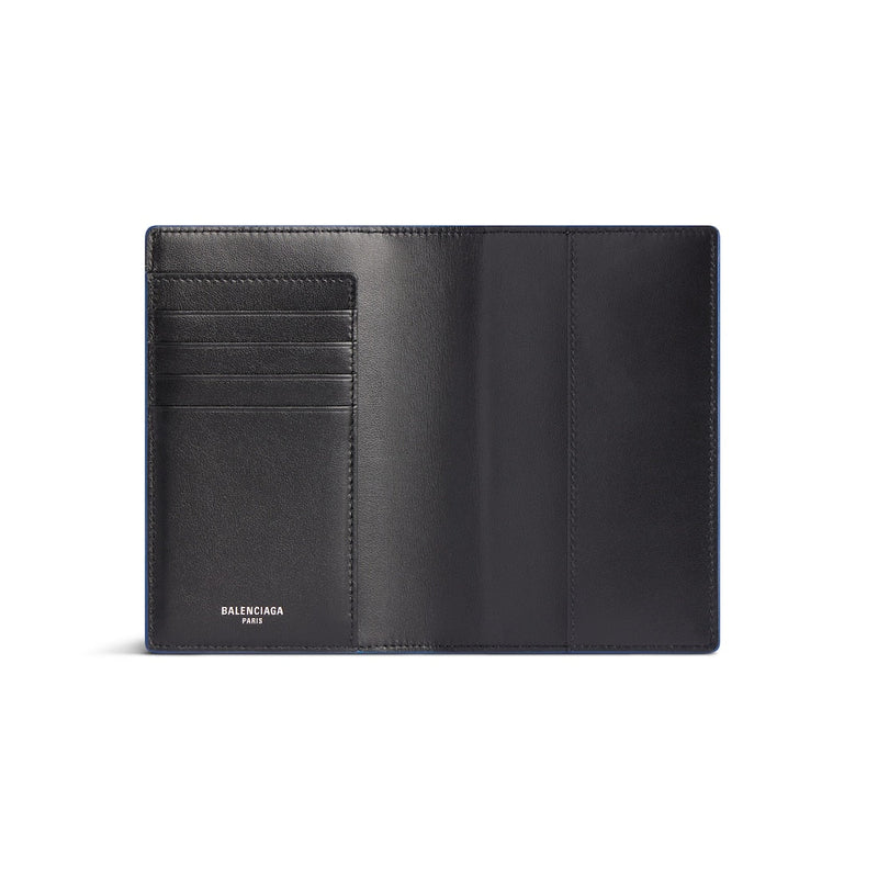 Étui pour passeport Balenciaga en cuir de veau texturé souple semi-mat bleu passeport 