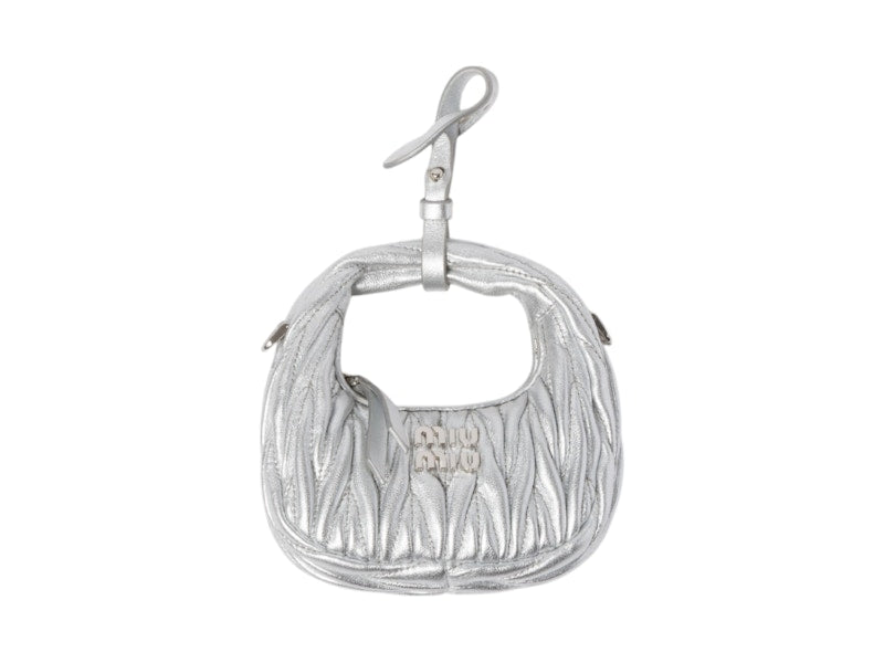 Miu Miu Wander Matelassé Nappaleder Micro Hobo Bag Silber