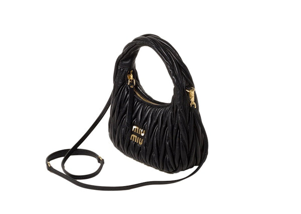 Miu Miu Wander Matelassé Mini-Hobo-Tasche aus Nappaleder Schwarz