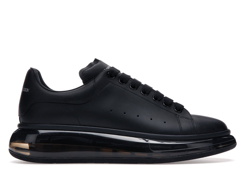 Alexander McQueen – Übergroße schwarze Schuhe mit glänzender Sohle