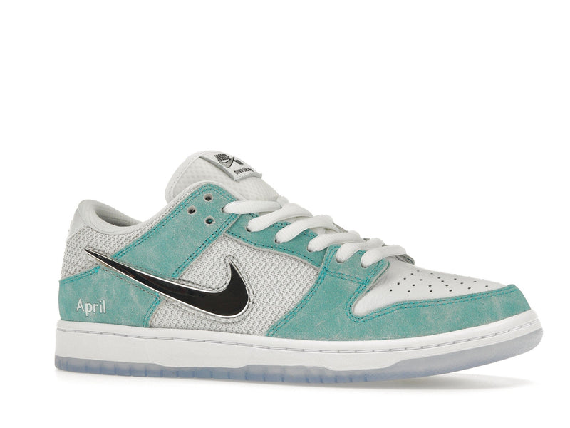 Skateboards Nike SB Dunk Low d'avril