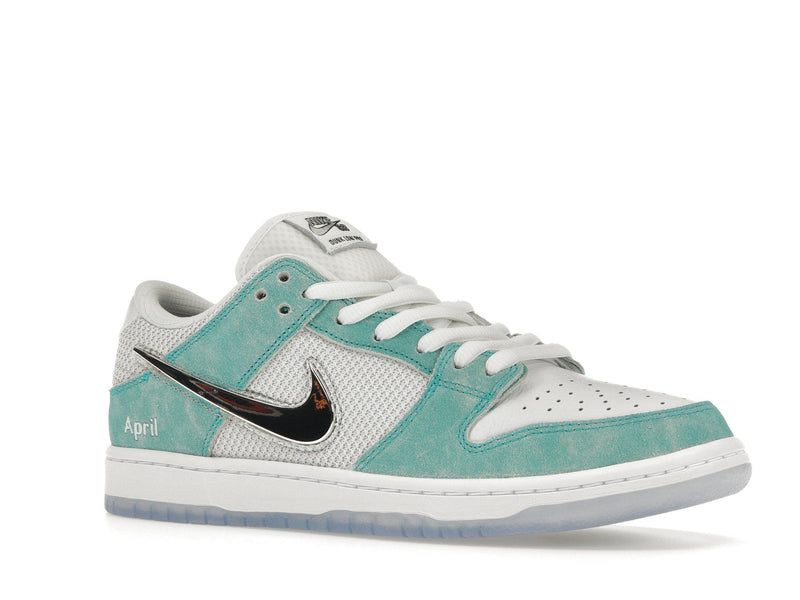 Skateboards Nike SB Dunk Low d'avril