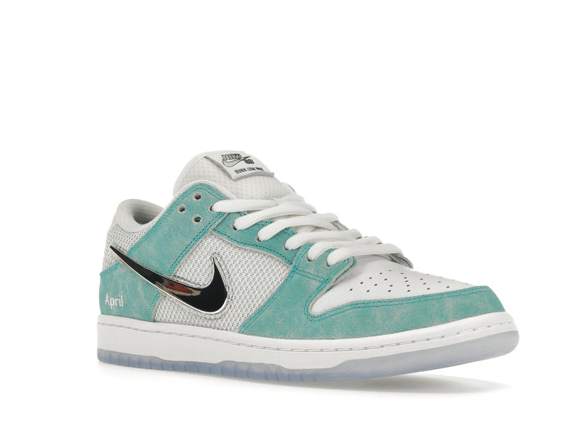 Skateboards Nike SB Dunk Low d'avril