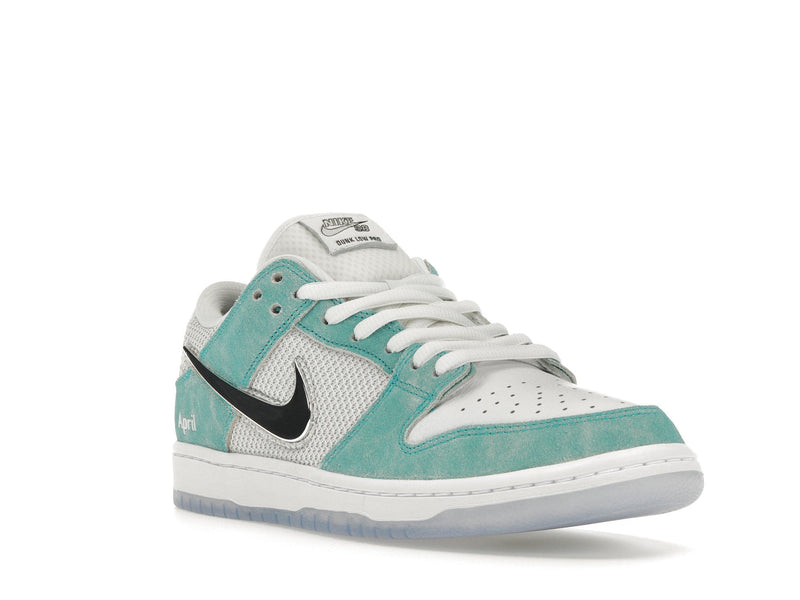 Skateboards Nike SB Dunk Low d'avril