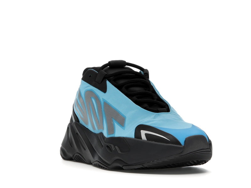 adidas Yeezy Boost 700 MNVN Cyan vif
