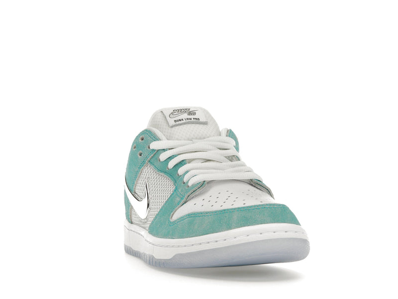 Skateboards Nike SB Dunk Low d'avril