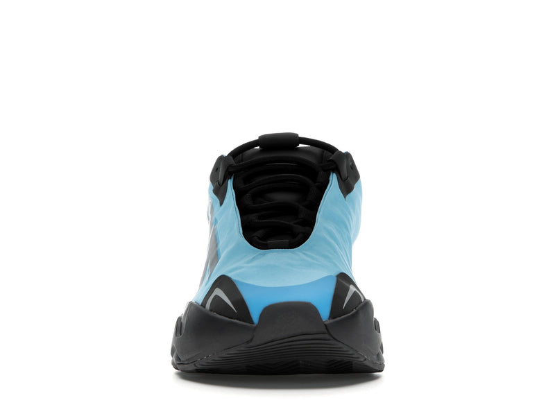 adidas Yeezy Boost 700 MNVN Cyan vif