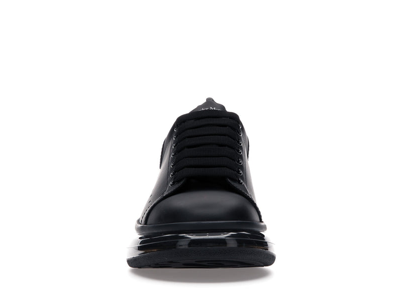 Alexander McQueen – Übergroße schwarze Schuhe mit glänzender Sohle