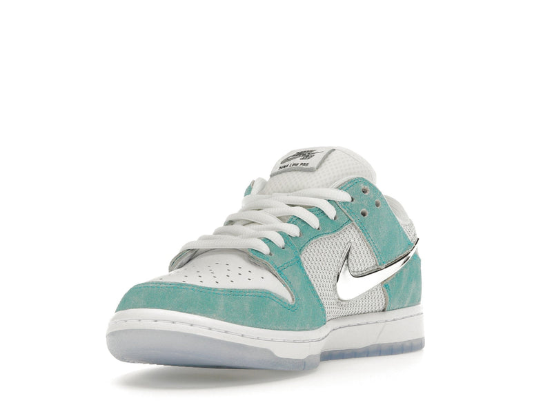 Skateboards Nike SB Dunk Low d'avril