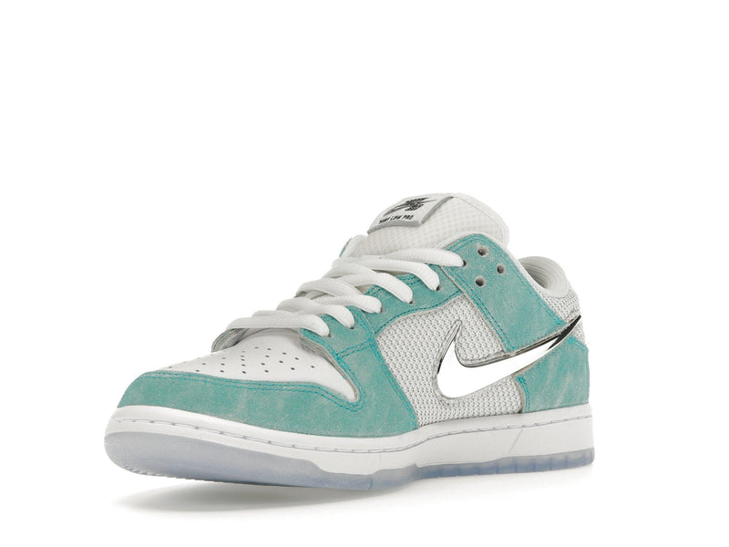 Skateboards Nike SB Dunk Low d'avril