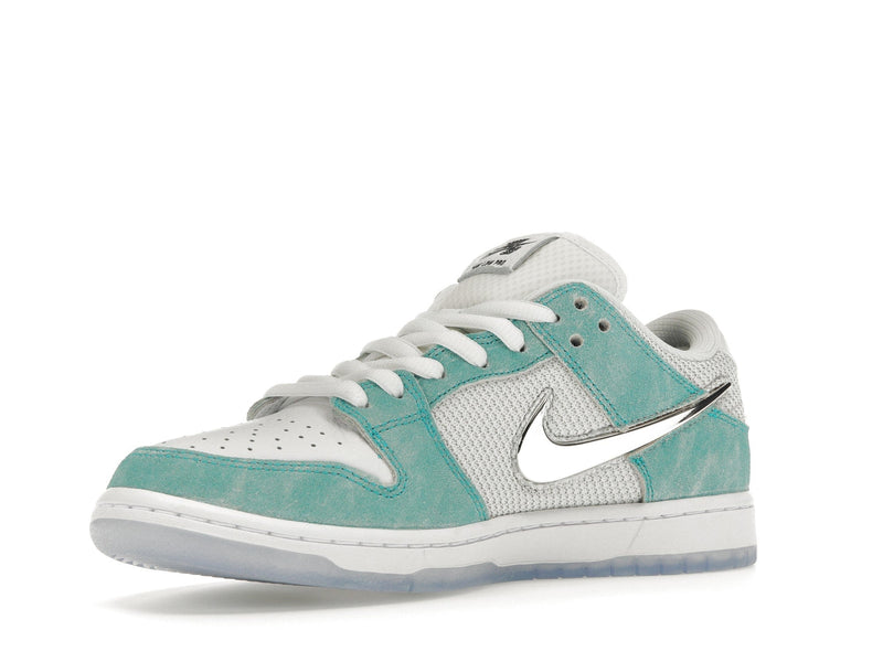 Skateboards Nike SB Dunk Low d'avril