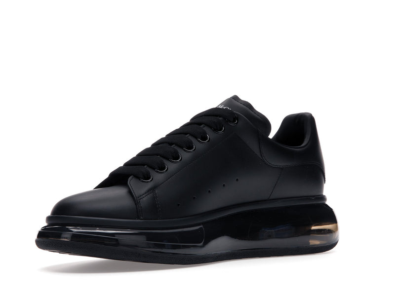 Alexander McQueen – Übergroße schwarze Schuhe mit glänzender Sohle