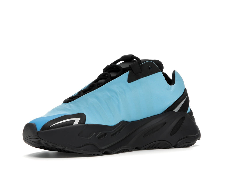 adidas Yeezy Boost 700 MNVN Cyan vif