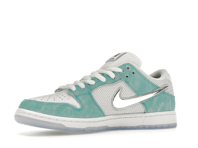 Skateboards Nike SB Dunk Low d'avril