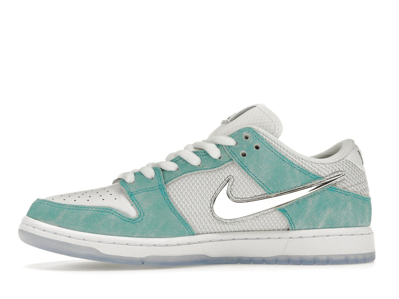 Skateboards Nike SB Dunk Low d'avril