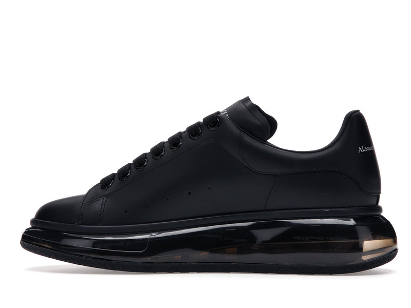 Alexander McQueen – Übergroße schwarze Schuhe mit glänzender Sohle