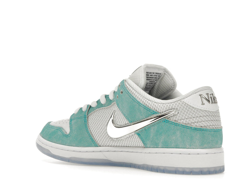 Skateboards Nike SB Dunk Low d'avril