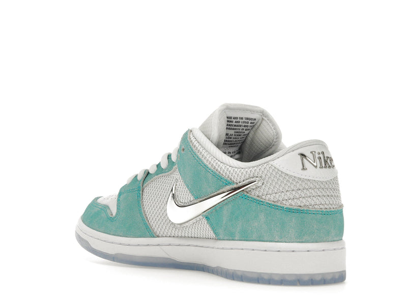 Skateboards Nike SB Dunk Low d'avril