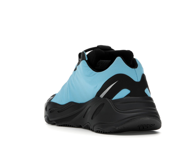 adidas Yeezy Boost 700 MNVN Cyan vif