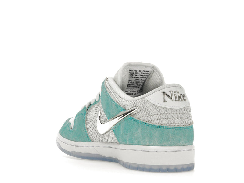 Skateboards Nike SB Dunk Low d'avril