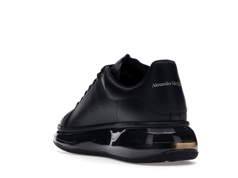 Alexander McQueen – Übergroße schwarze Schuhe mit glänzender Sohle
