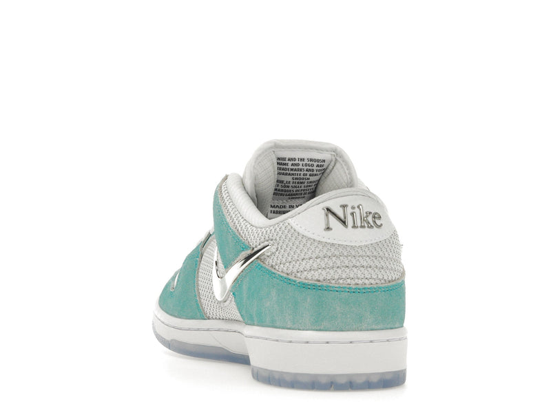 Skateboards Nike SB Dunk Low d'avril