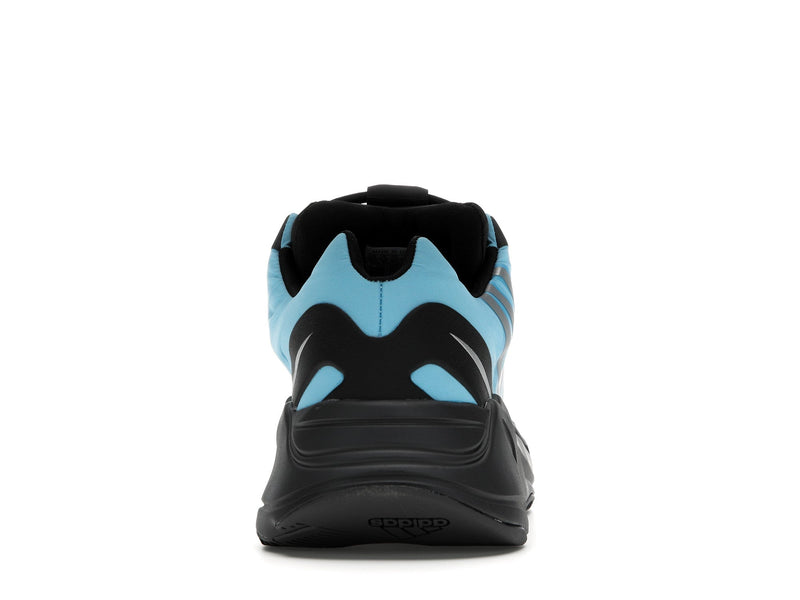 adidas Yeezy Boost 700 MNVN Cyan vif