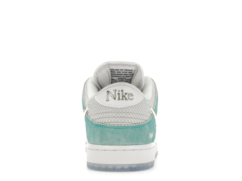 Skateboards Nike SB Dunk Low d'avril