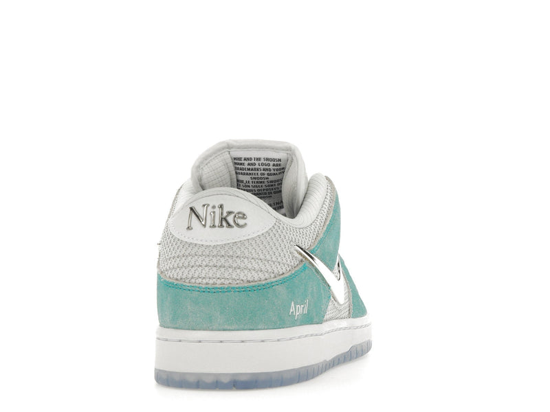 Skateboards Nike SB Dunk Low d'avril