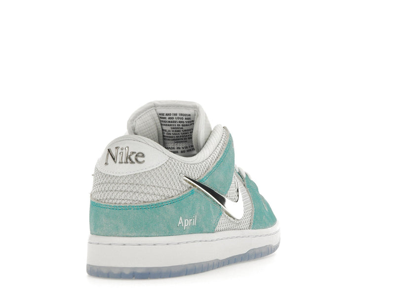Skateboards Nike SB Dunk Low d'avril