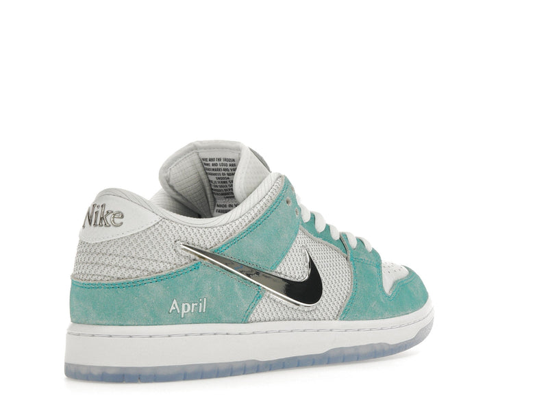 Skateboards Nike SB Dunk Low d'avril