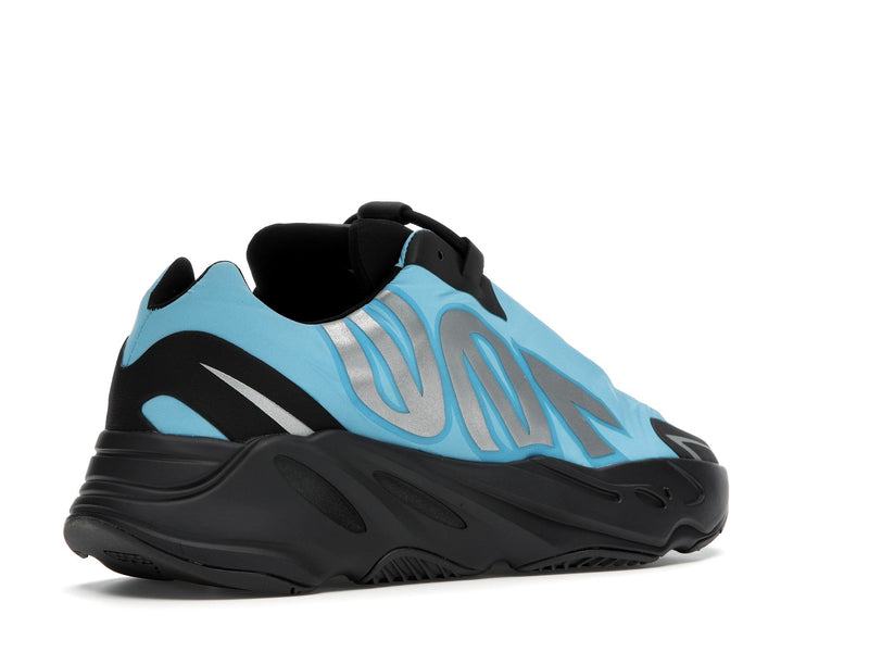 adidas Yeezy Boost 700 MNVN Cyan vif