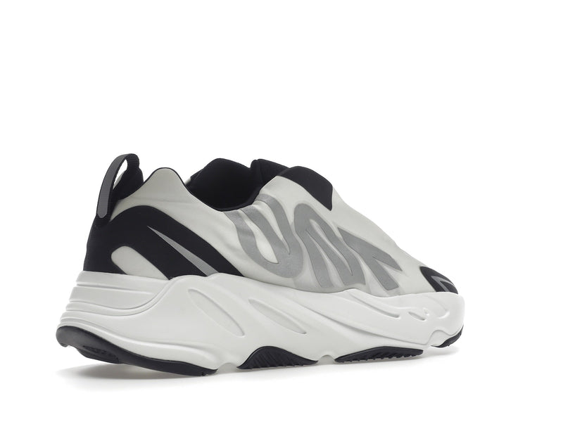 adidas Yeezy Boost 700 MNVN sans lacets analogiques