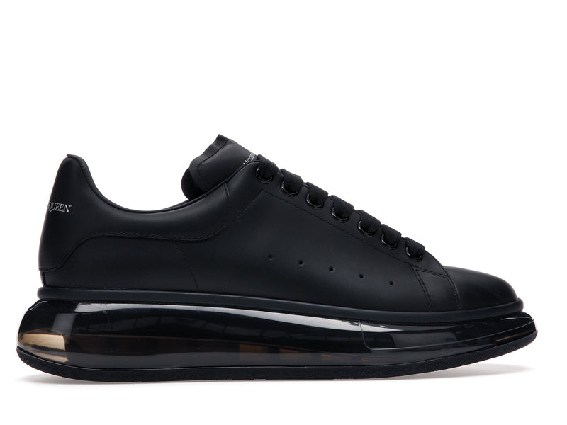 Alexander McQueen – Übergroße schwarze Schuhe mit glänzender Sohle